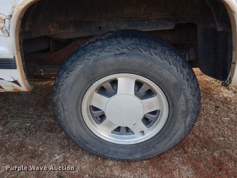 image for item KJ9581 1996 Chevrolet Suburban C1500  SUV