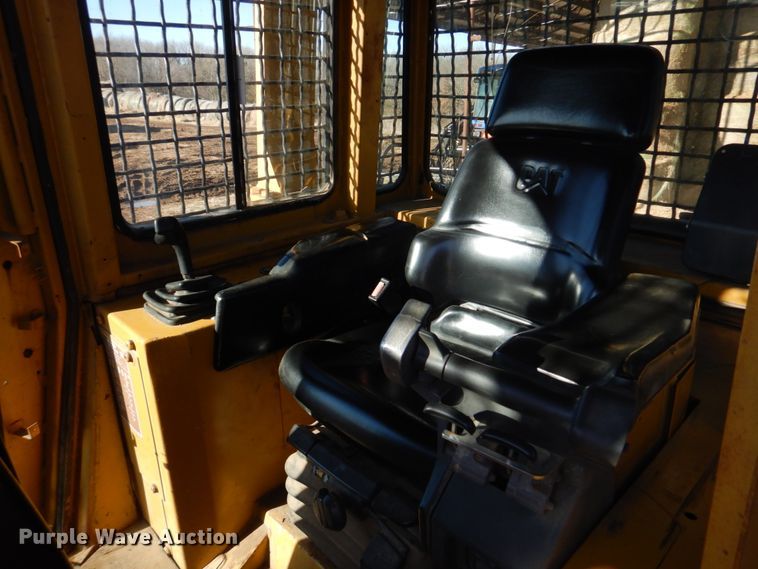 image for item DE7520 1998 Caterpillar D6M XL  dozer