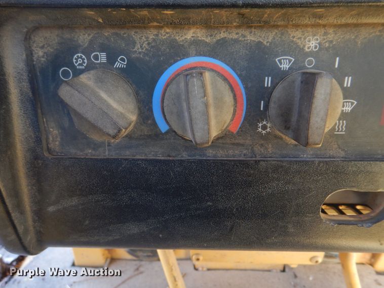 image for item DE7520 1998 Caterpillar D6M XL  dozer