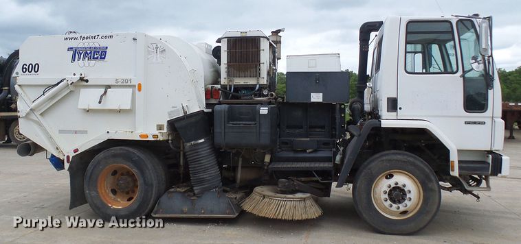 image for item DG5690 2000 Freightliner FC70  street sweeper truck