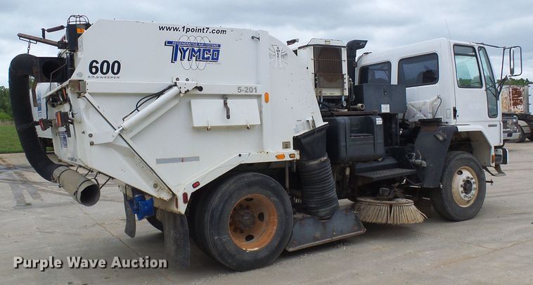 image for item DG5690 2000 Freightliner FC70  street sweeper truck