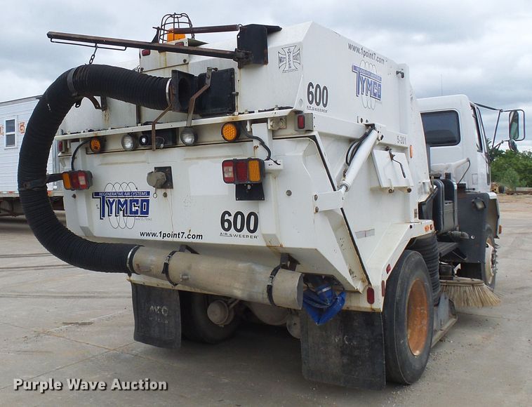 image for item DG5690 2000 Freightliner FC70  street sweeper truck