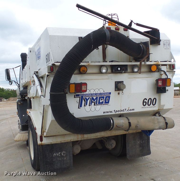 image for item DG5690 2000 Freightliner FC70  street sweeper truck