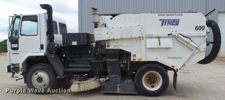image for item DG5690 2000 Freightliner FC70  street sweeper truck