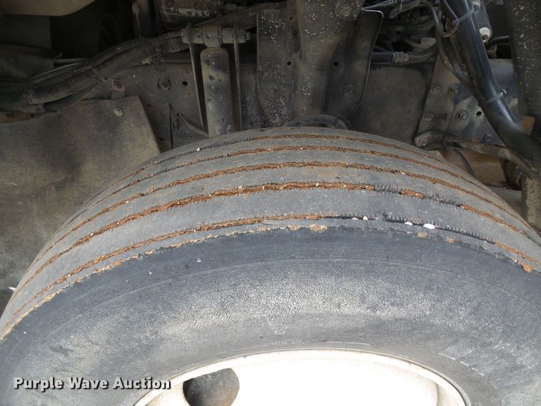 image for item DG5690 2000 Freightliner FC70  street sweeper truck