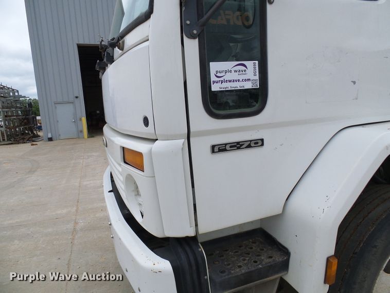 image for item DG5690 2000 Freightliner FC70  street sweeper truck