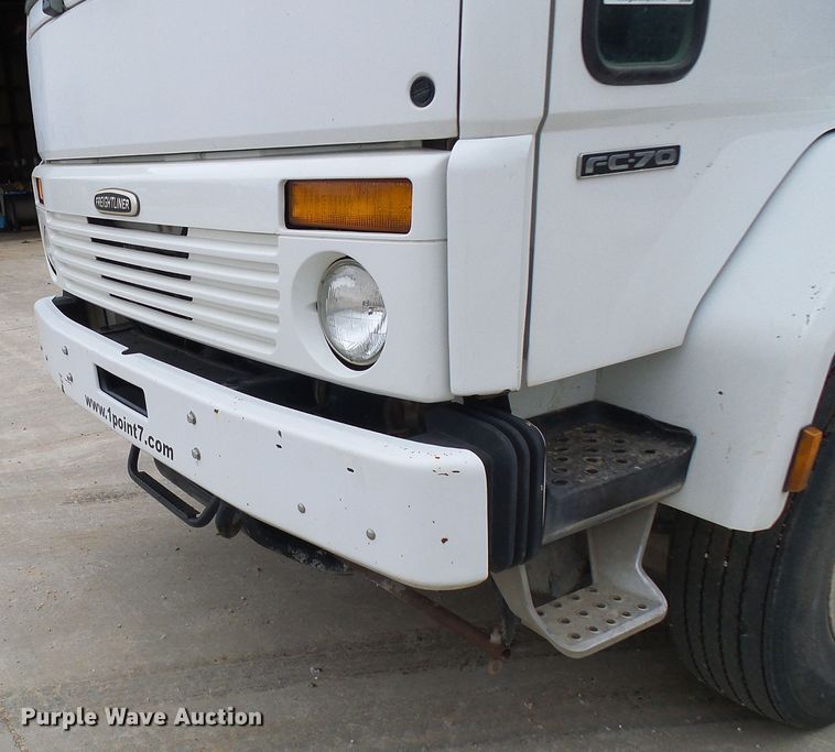 image for item DG5690 2000 Freightliner FC70  street sweeper truck