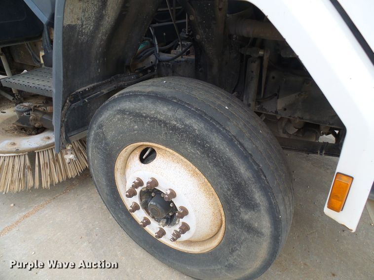 image for item DG5690 2000 Freightliner FC70  street sweeper truck