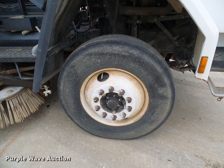 image for item DG5690 2000 Freightliner FC70  street sweeper truck