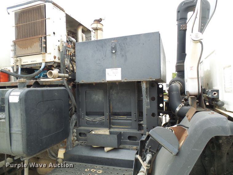 image for item DG5690 2000 Freightliner FC70  street sweeper truck