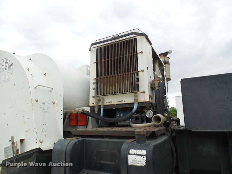 image for item DG5690 2000 Freightliner FC70  street sweeper truck