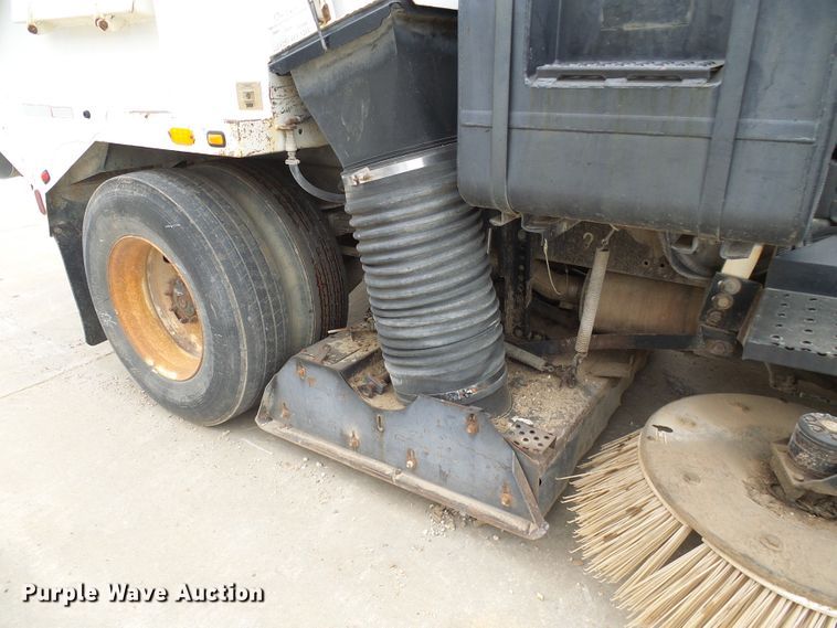 image for item DG5690 2000 Freightliner FC70  street sweeper truck