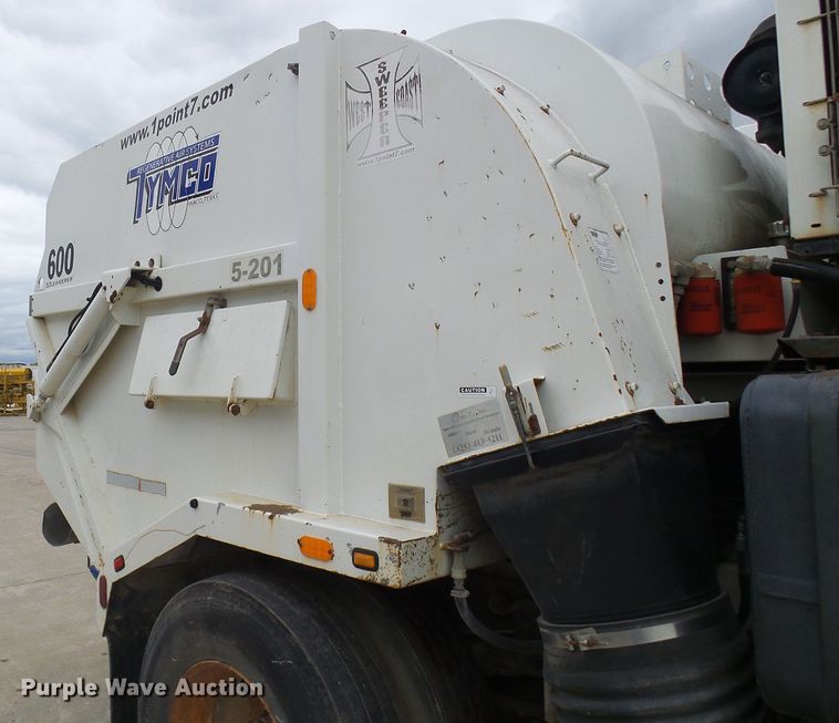 image for item DG5690 2000 Freightliner FC70  street sweeper truck