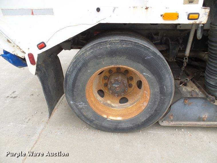 image for item DG5690 2000 Freightliner FC70  street sweeper truck