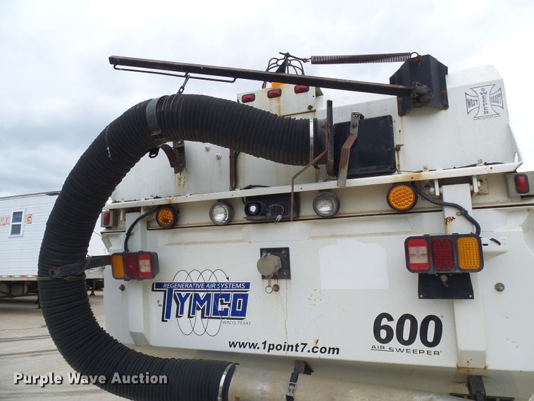 image for item DG5690 2000 Freightliner FC70  street sweeper truck