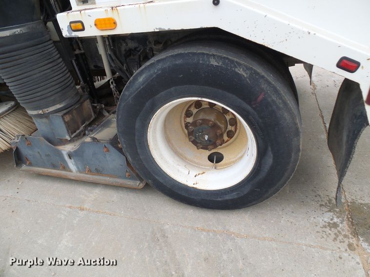 image for item DG5690 2000 Freightliner FC70  street sweeper truck