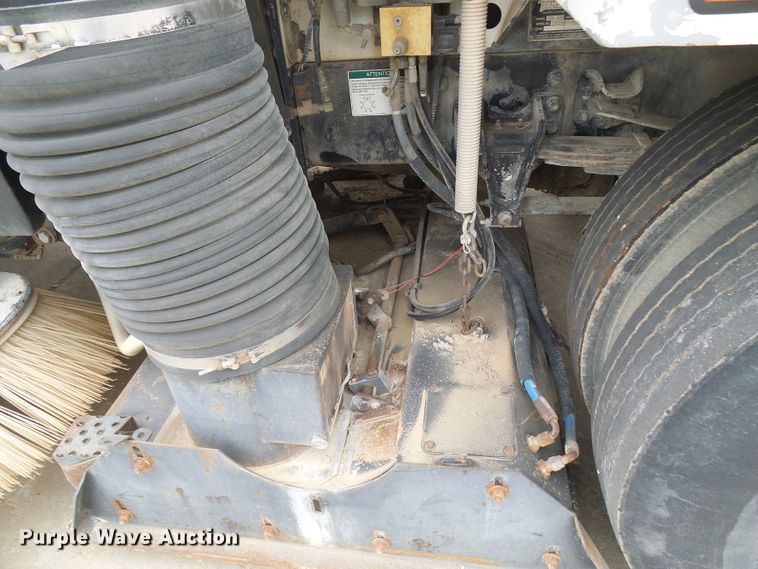 image for item DG5690 2000 Freightliner FC70  street sweeper truck