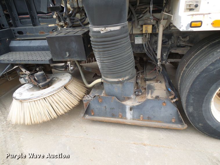 image for item DG5690 2000 Freightliner FC70  street sweeper truck