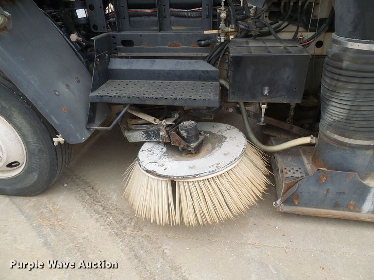 image for item DG5690 2000 Freightliner FC70  street sweeper truck