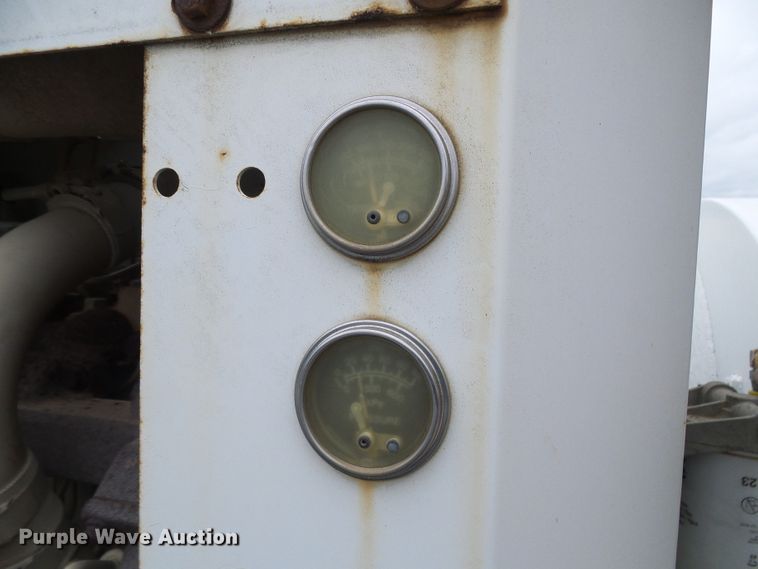 image for item DG5690 2000 Freightliner FC70  street sweeper truck