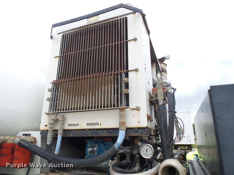 image for item DG5690 2000 Freightliner FC70  street sweeper truck