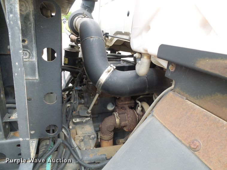 image for item DG5690 2000 Freightliner FC70  street sweeper truck