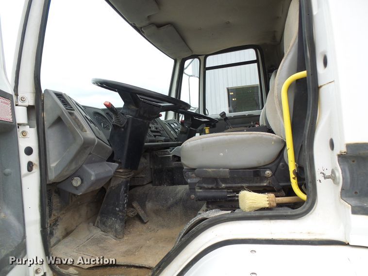 image for item DG5690 2000 Freightliner FC70  street sweeper truck