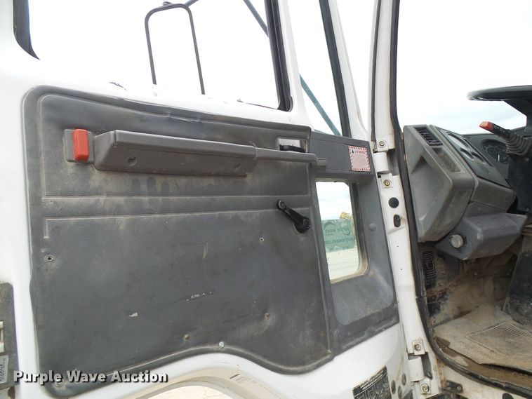 image for item DG5690 2000 Freightliner FC70  street sweeper truck