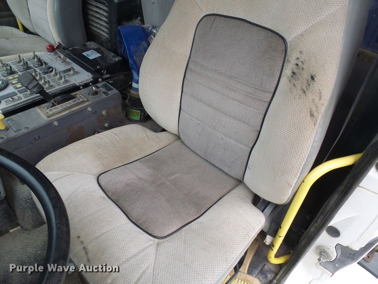 image for item DG5690 2000 Freightliner FC70  street sweeper truck