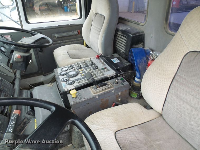 image for item DG5690 2000 Freightliner FC70  street sweeper truck