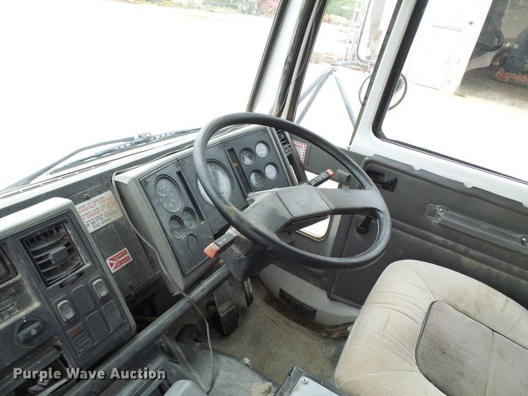 image for item DG5690 2000 Freightliner FC70  street sweeper truck