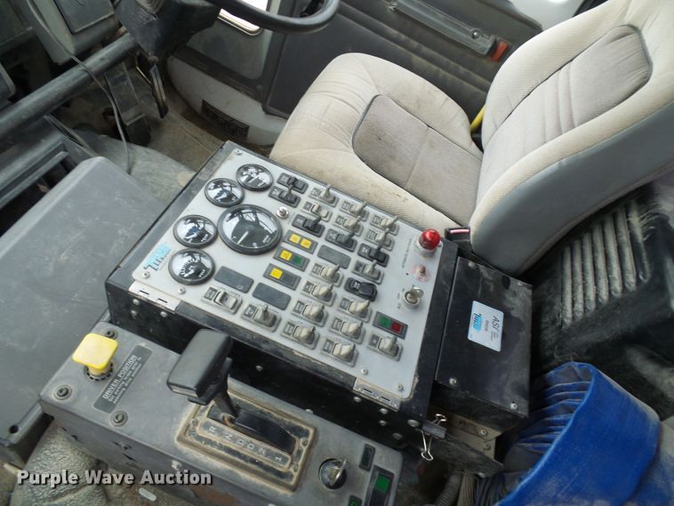 image for item DG5690 2000 Freightliner FC70  street sweeper truck