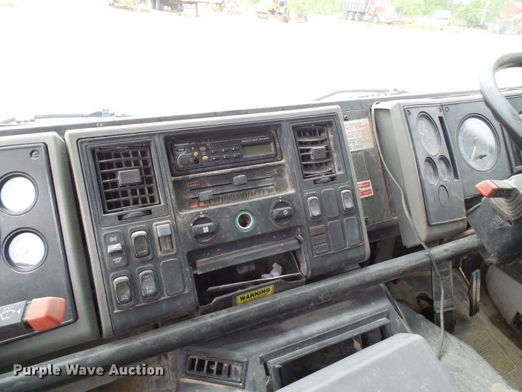 image for item DG5690 2000 Freightliner FC70  street sweeper truck