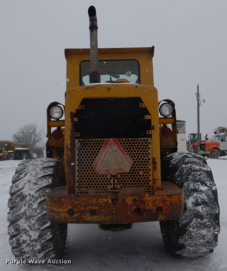 image for item DH8205 1972 Caterpillar 966C  wheel loader