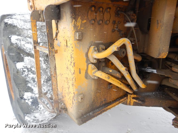 image for item DH8205 1972 Caterpillar 966C  wheel loader