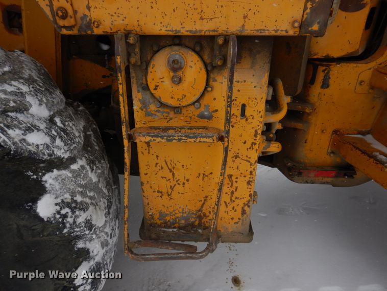 image for item DH8205 1972 Caterpillar 966C  wheel loader