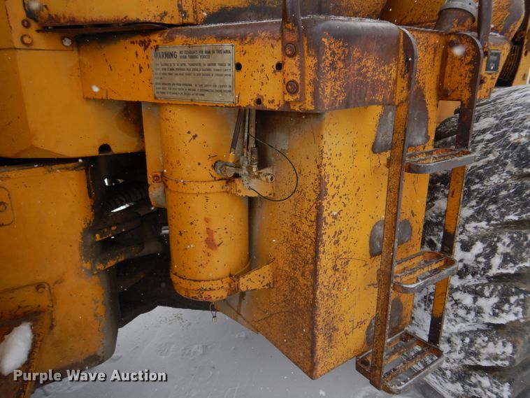 image for item DH8205 1972 Caterpillar 966C  wheel loader