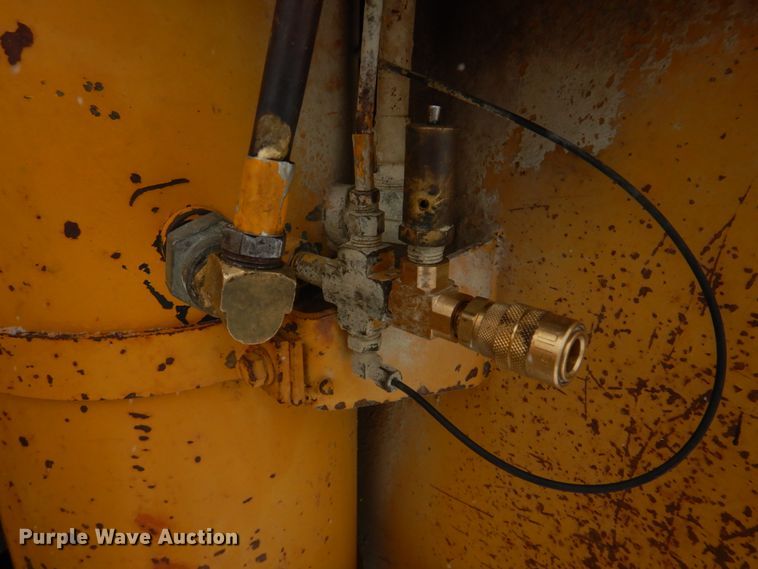 image for item DH8205 1972 Caterpillar 966C  wheel loader