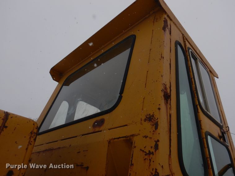 image for item DH8205 1972 Caterpillar 966C  wheel loader