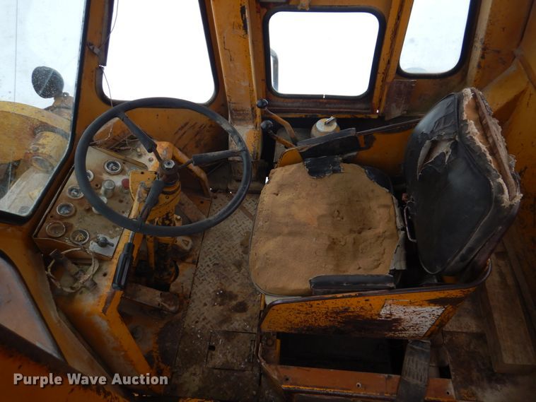 image for item DH8205 1972 Caterpillar 966C  wheel loader