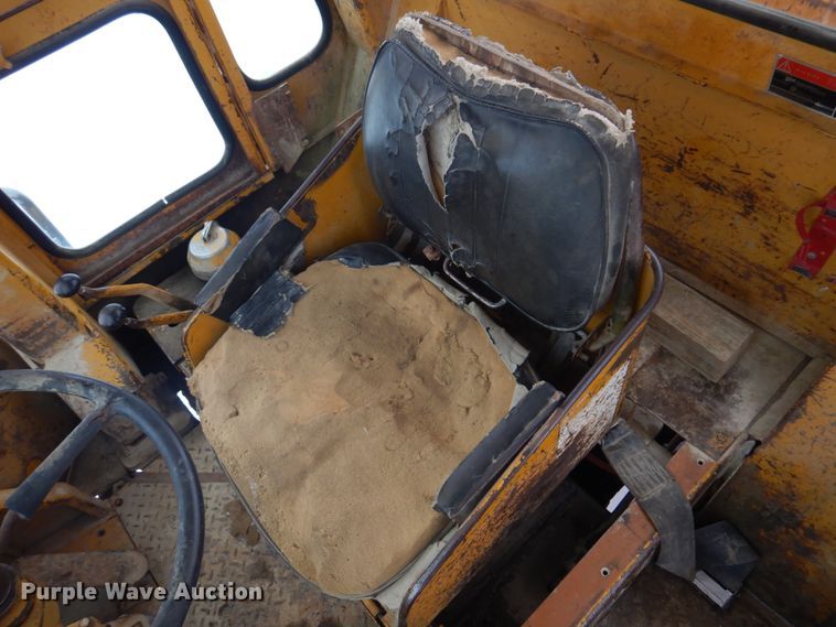 image for item DH8205 1972 Caterpillar 966C  wheel loader