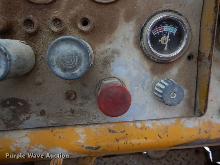 image for item DH8205 1972 Caterpillar 966C  wheel loader