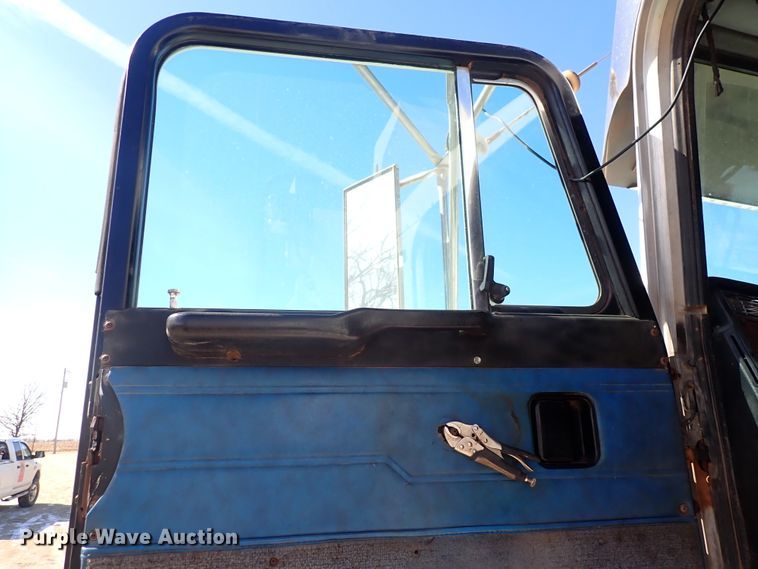 image for item DI1834 1999 Peterbilt 379  dump truck