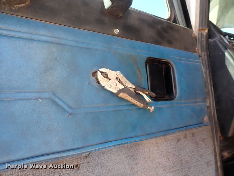 image for item DI1834 1999 Peterbilt 379  dump truck