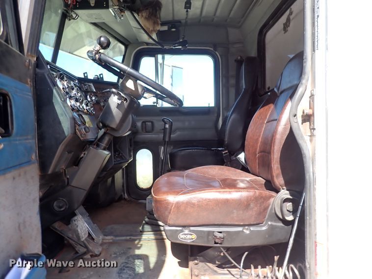 image for item DI1834 1999 Peterbilt 379  dump truck