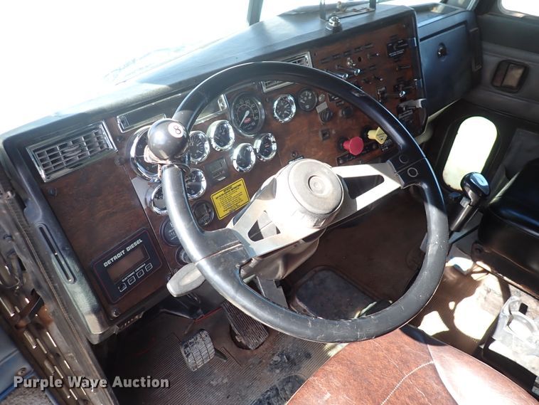 image for item DI1834 1999 Peterbilt 379  dump truck