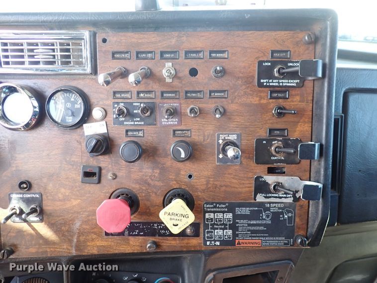 image for item DI1834 1999 Peterbilt 379  dump truck