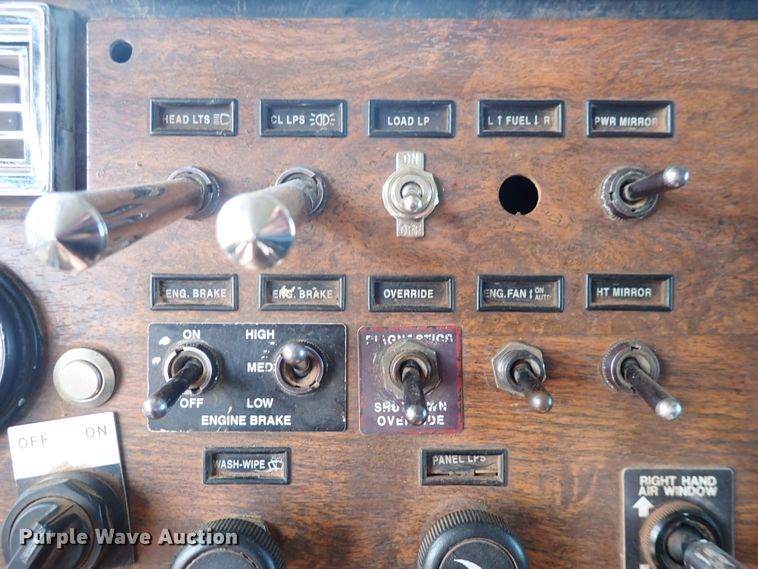 image for item DI1834 1999 Peterbilt 379  dump truck