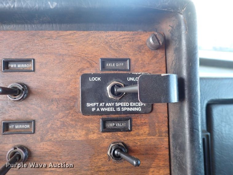 image for item DI1834 1999 Peterbilt 379  dump truck