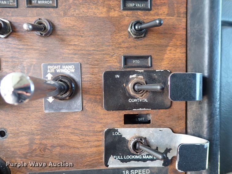 image for item DI1834 1999 Peterbilt 379  dump truck